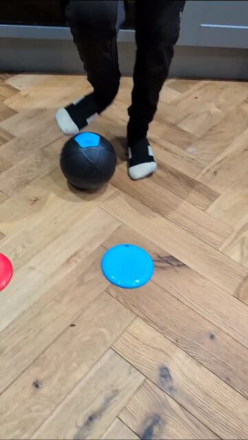 This ball makes you train smarter 💪The strikesphere Soccer Dash is all about making you a better player on the pitch ⚽Improve your dribbling ✅Develop your skills✅Elevate your game ✅Are you ready? Tag a friend who needs this 👇#strikesphere #elevateyourgame #soccerdash